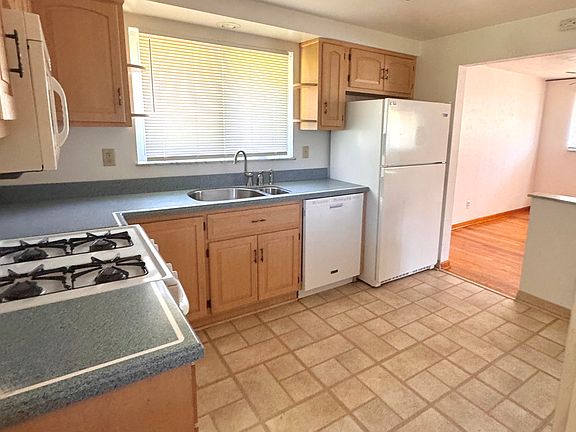 5th image of 220 Howell St