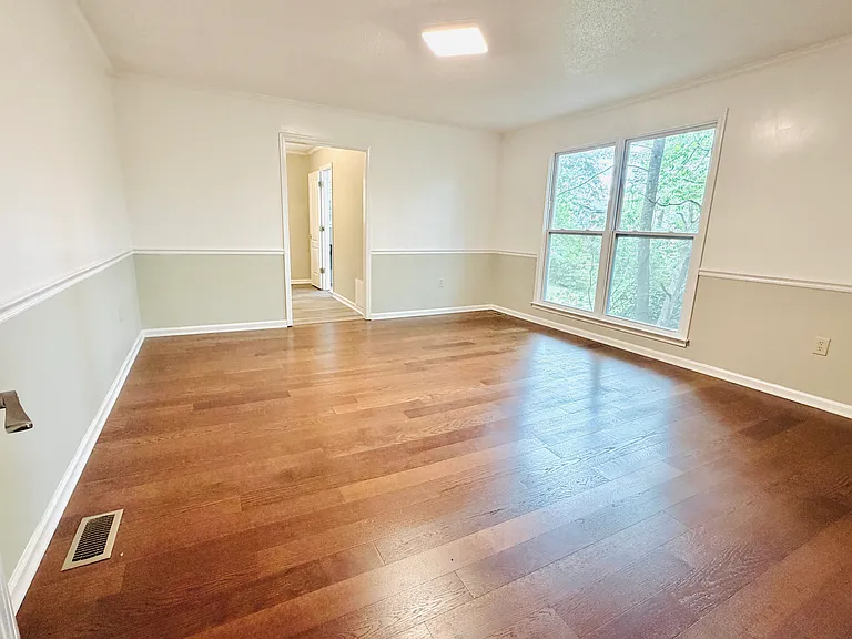 7905 Castleton Ln — Photo 18