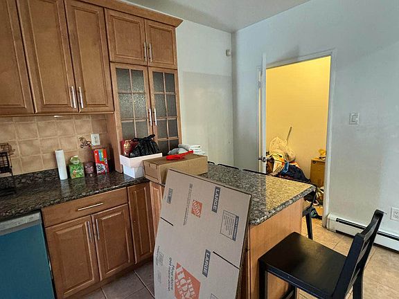 2nd image of 552 Hinsdale St APT 1