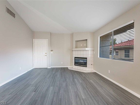 4th image of 372 Sunward Dr #372