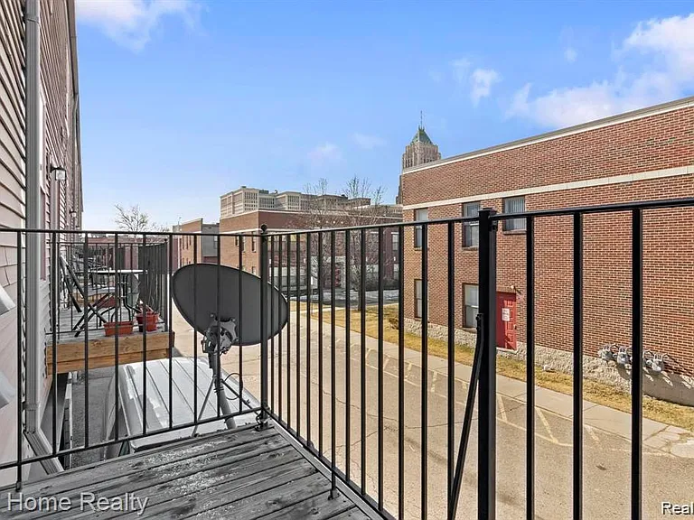 7637 Woodward Ave — Photo 5