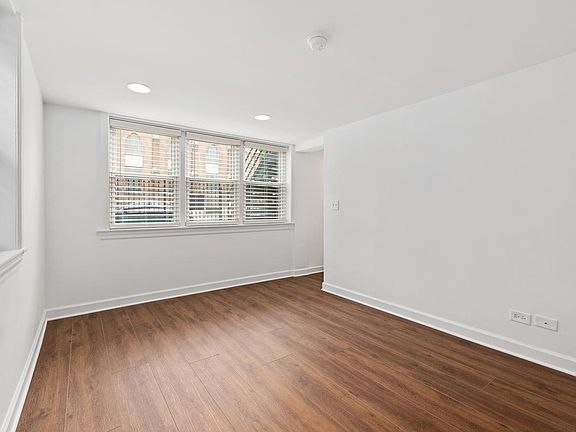 3rd image of 2902 W McLean Ave #1