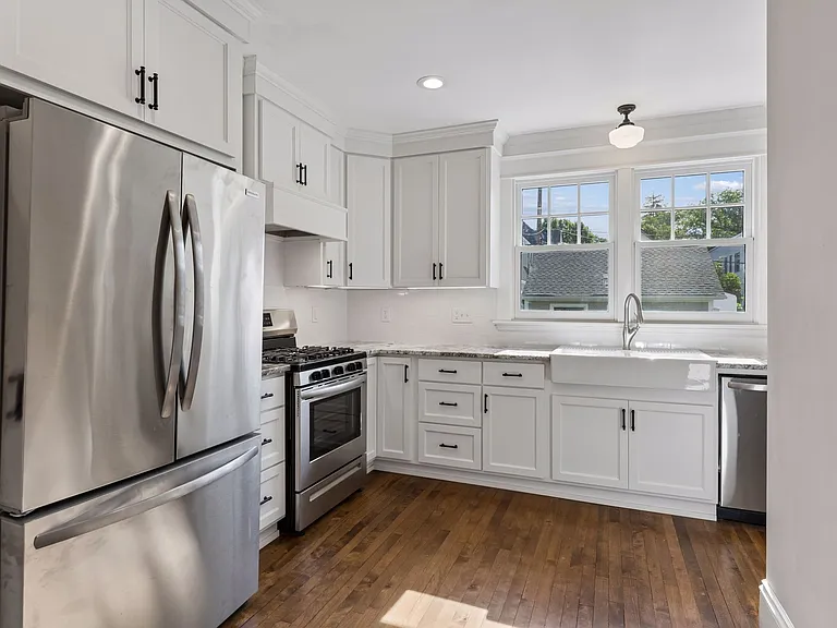 3329 Dupont Ave S — Photo 18