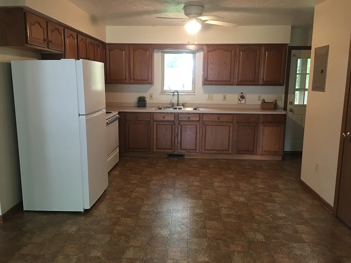 Building Photo - 334 Oakdale Cir
