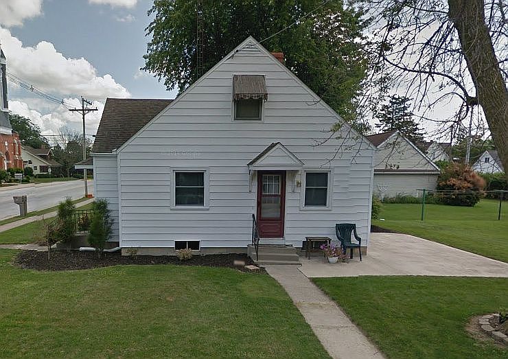 2nd image of 207 W Bremen St