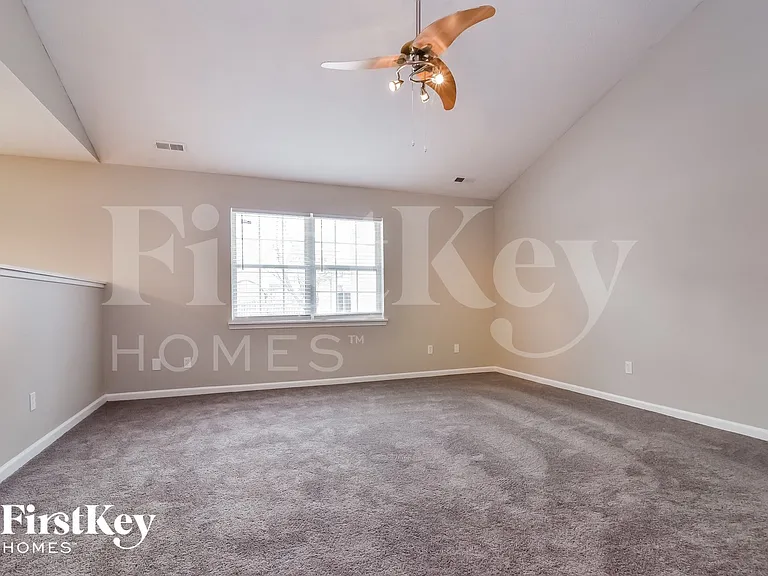 11704 Grenadier Ln — Photo 8