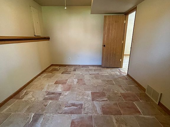 4th image of 902 Cedar Dr #B