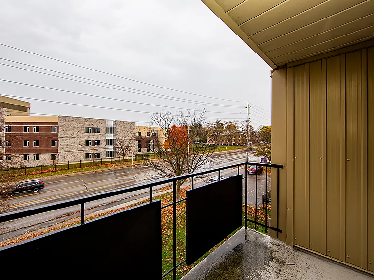 707 Dundas St W — Photo 12