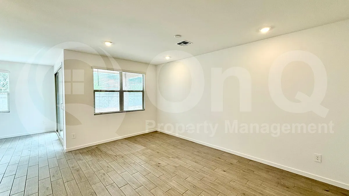 4 bed, 2.0 bath, 1832 sqft, $2,195 — Photo 3