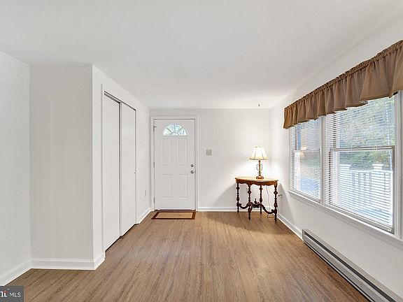 4th image of 519 Harrington Ave