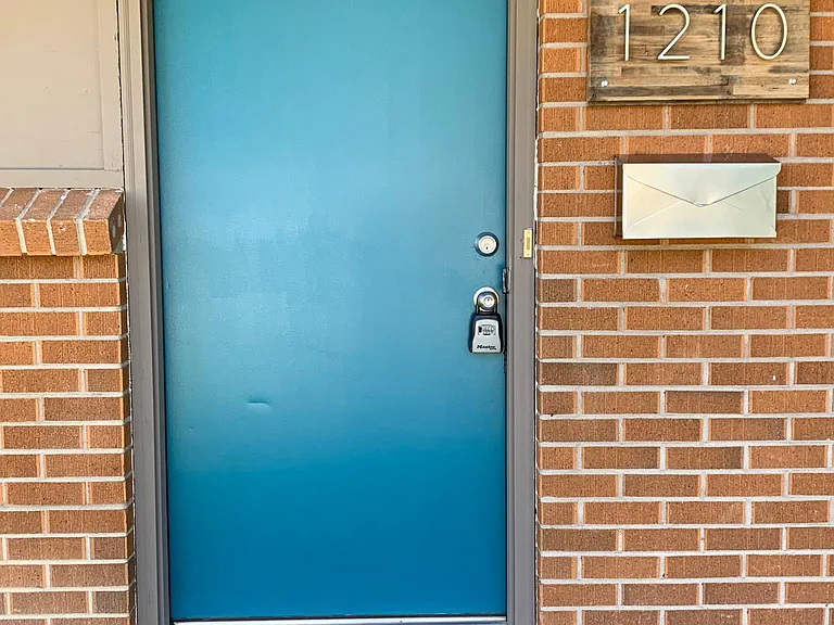 1210 Georgetown Rd — Photo 10