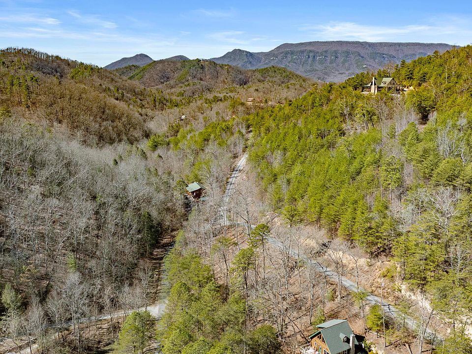 1st image of 272 Cove Hollow Rd