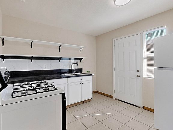 4th image of 540 Cardenas Dr SE APT C
