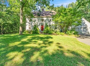 20 Teaberry Ln, Amherst, MA 01002