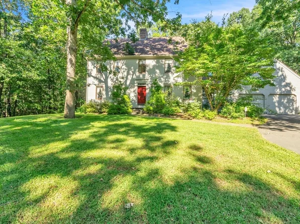 20 Teaberry Ln, Amherst, MA 01002