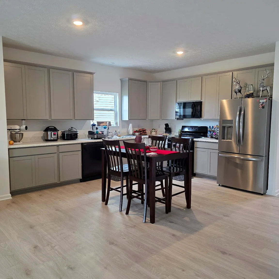 3 bed, 1628 sqft, $2,255 — Photo 2