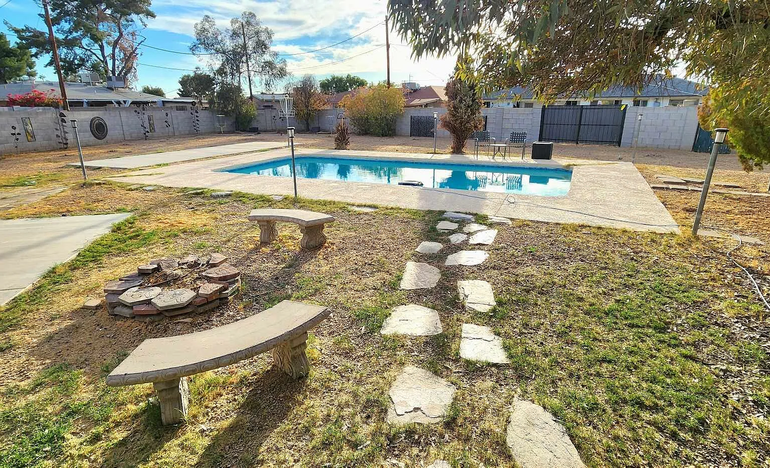 2401 W Angela Dr — Photo 1