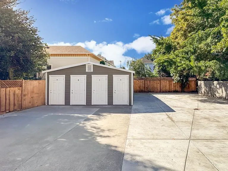 2060 San Antonio Ave — Photo 10
