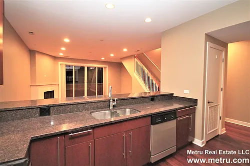 2358 W School St #4W Photo 1