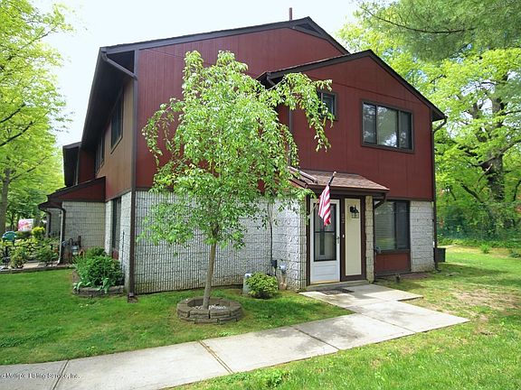 2nd image of 22 Belmar Dr E