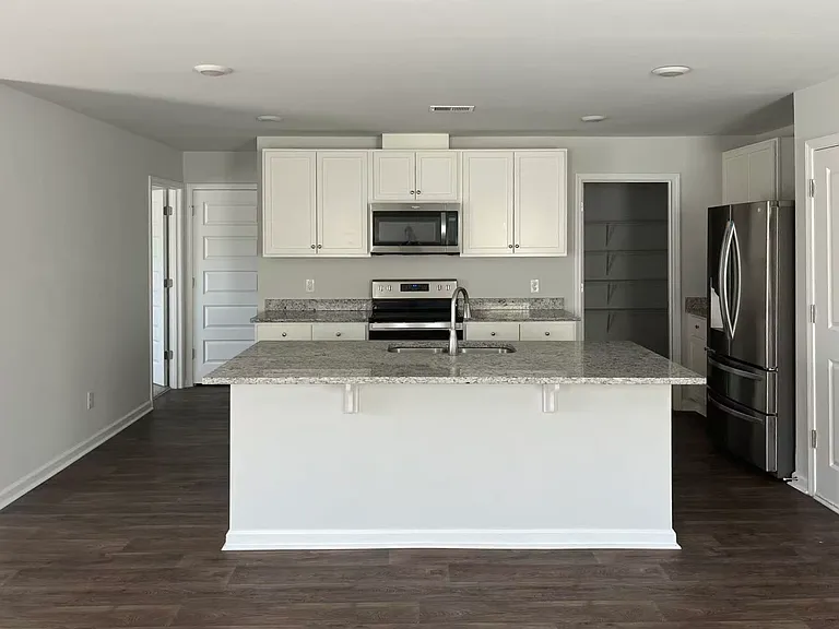 470 Coconut Dr — Photo 3