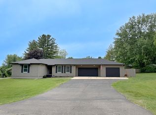 150 S Hickory Ln, Oregon, IL 61061