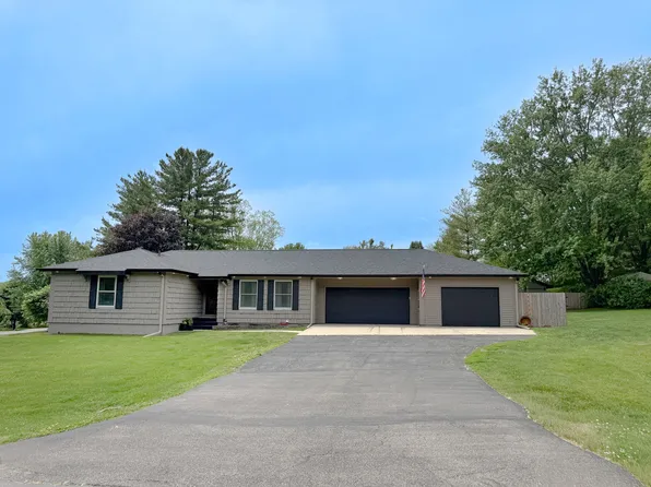 150 S Hickory Ln, Oregon, IL 61061