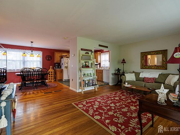 3rd image of 237 4th St