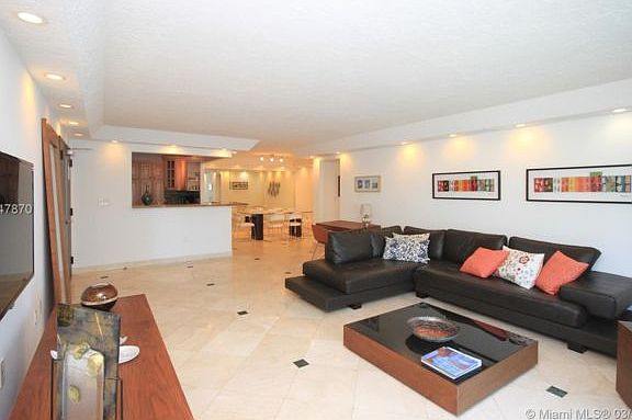 5th image of 290 Bal Bay Dr