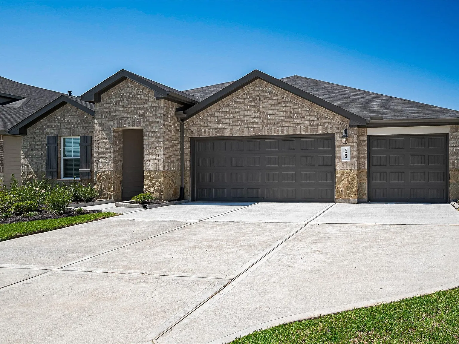 4 bed, 3.0 bath, 2186 sqft, $2,699 — Photo 2