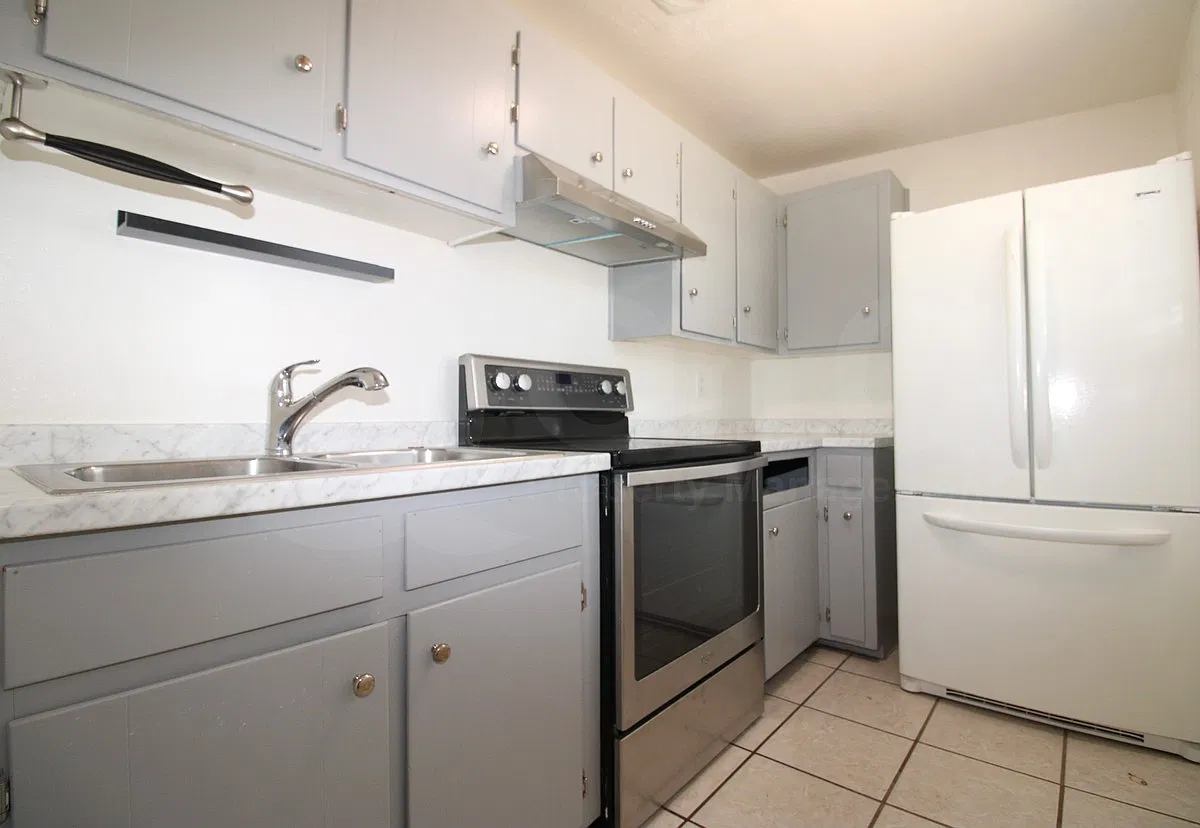 3 bed, 1.0 bath, 970 sqft, $1,399 — Photo 3