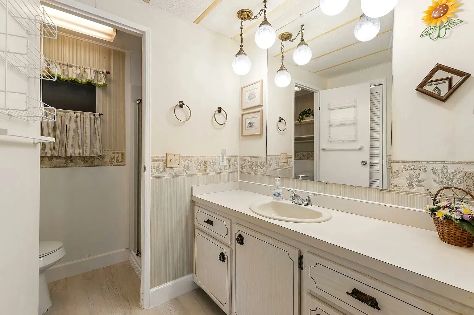 2 bed, 1200 sqft, $1,700 — Photo 2