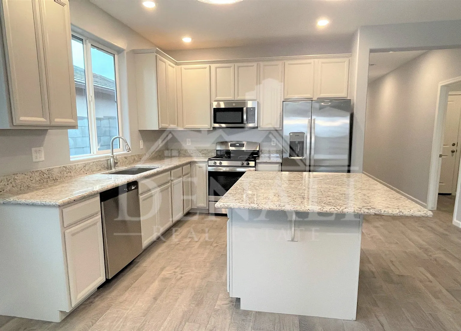3 bed, 2.5 bath, 1700 sqft, $2,195 — Photo 4