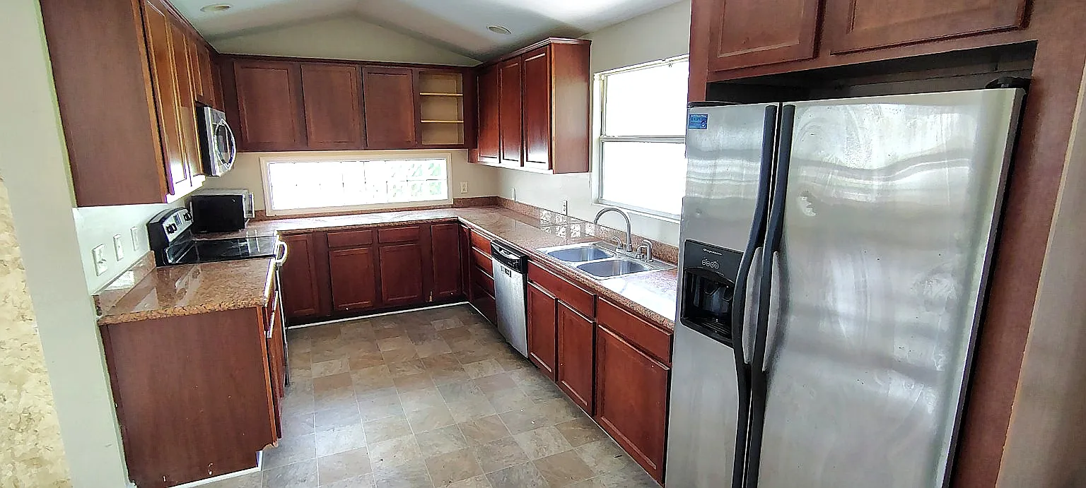 3 bed, 1745 sqft, $2,600 — Photo 3