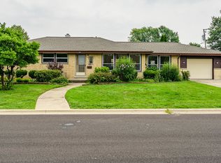 1100 S Douglas Ave, Arlington Heights, IL