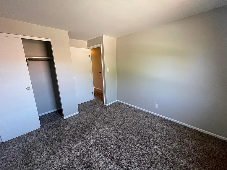 2109 Wellington Ct — Photo 12