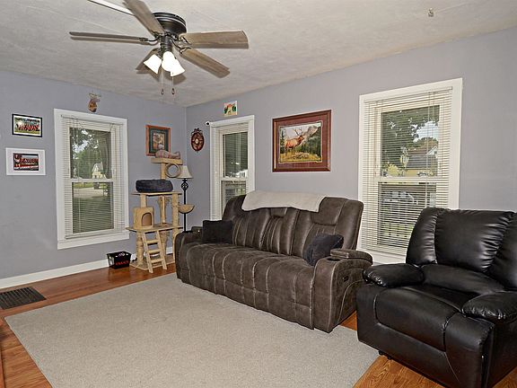 3rd image of 606 Sherman Ave W