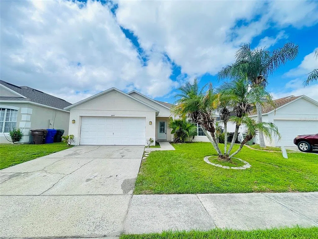 4 bed, 2.0 bath, 1696 sqft, $2,195 — Photo 2