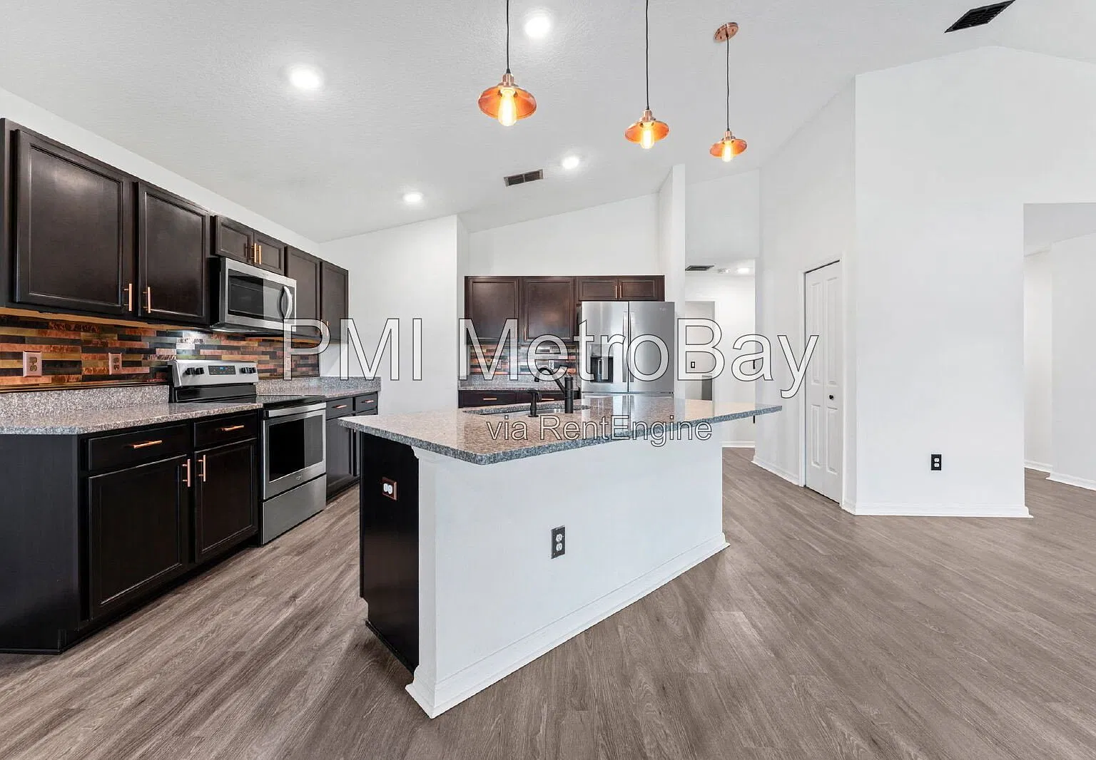 4 bed, 2.0 bath, 1869 sqft, $2,395 — Photo 4