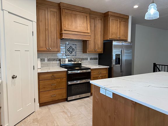 Kitchen with Double-Oven and Electric Stove