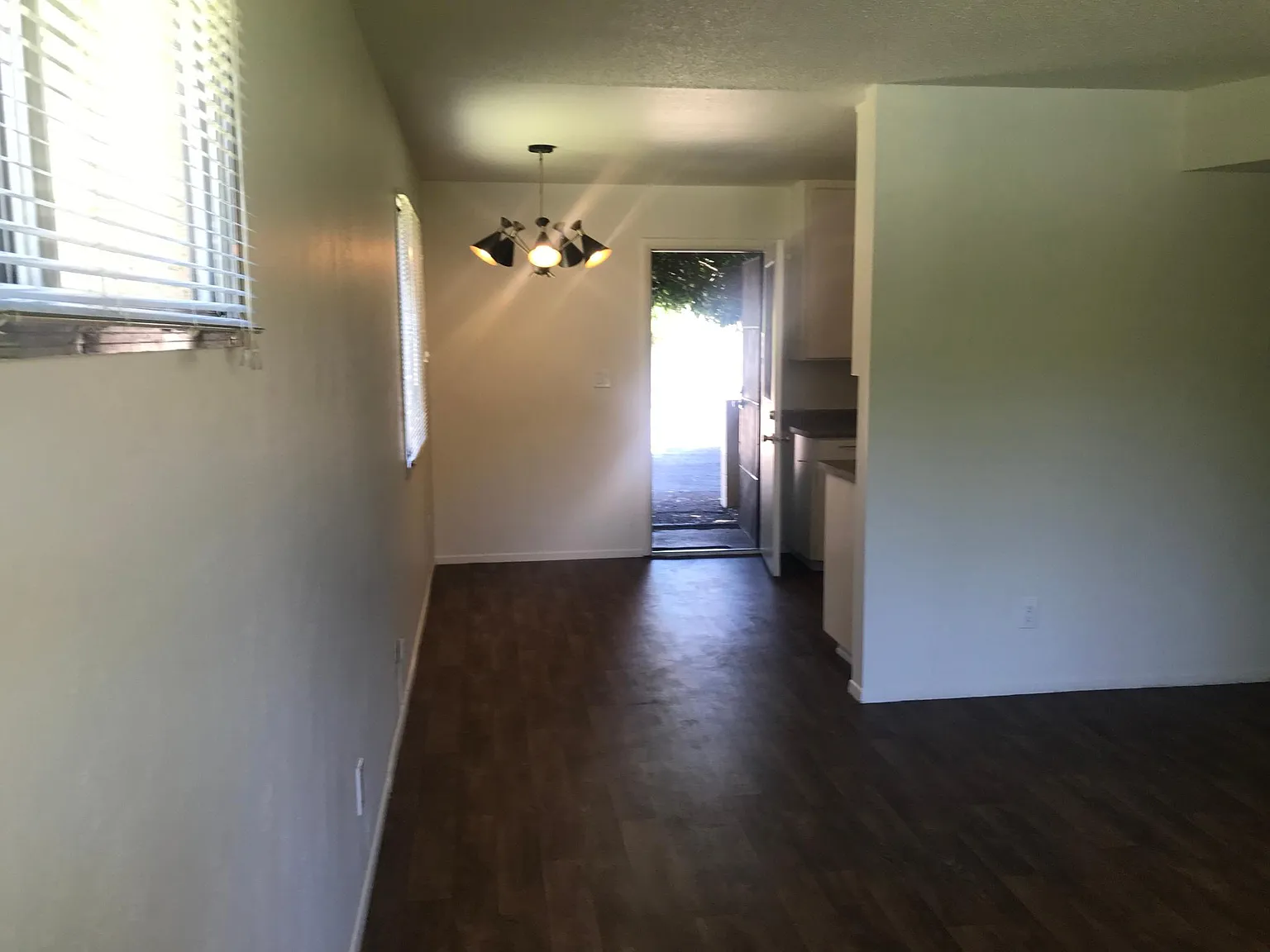 914 W Glendale Ave — Photo 3