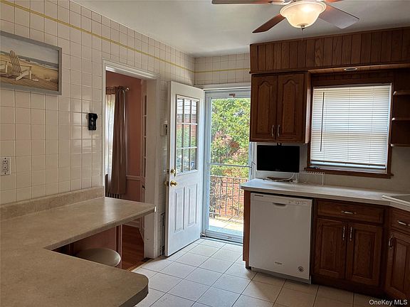4th image of 553 W Beech Street