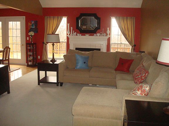 Great Room w/ gas fireplace