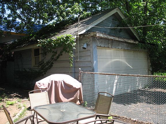 4th image of 162 Hilton Ave