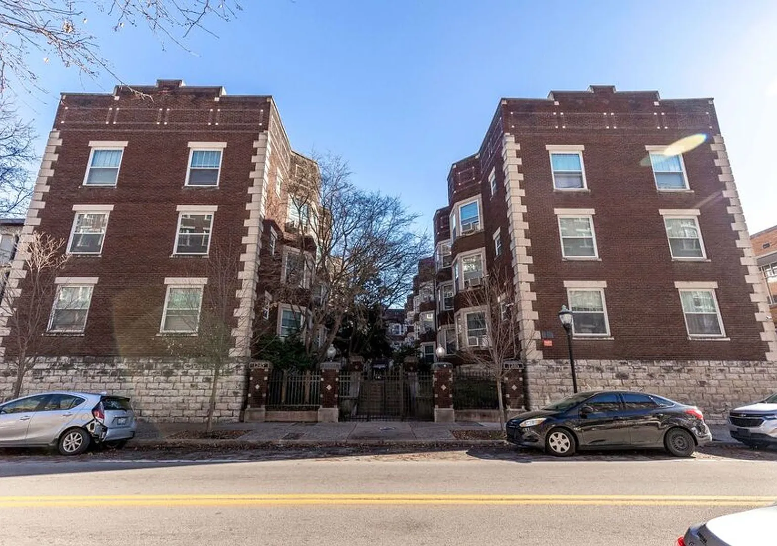 Cavalier Apartments — Photo 2
