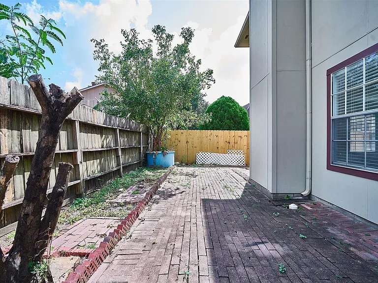 11011 Landsbury Ct — Photo 31