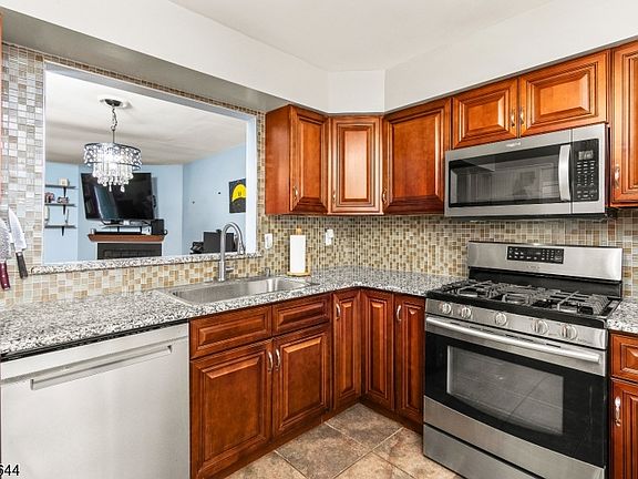 3rd image of 327 Smithwold Rd
