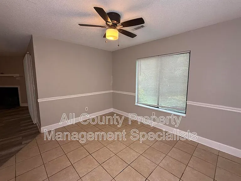 1002 Creekside Way — Photo 3