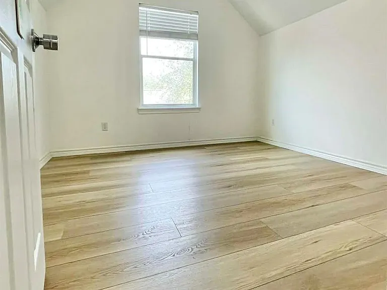 7916 Comal St — Photo 3