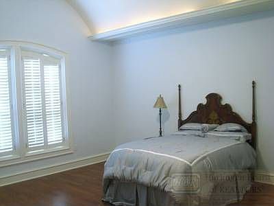 5th image of 1746 Christian Cir